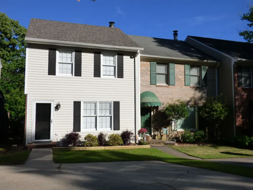 ***Remodeled Altadena Town Home*** Fabulous Location! - Image 1