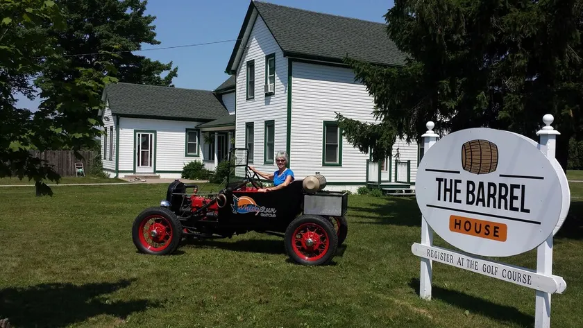 The Historic Bootlegger Barrel House À Whisky Run Golf Club à Port Colborne - Image 1