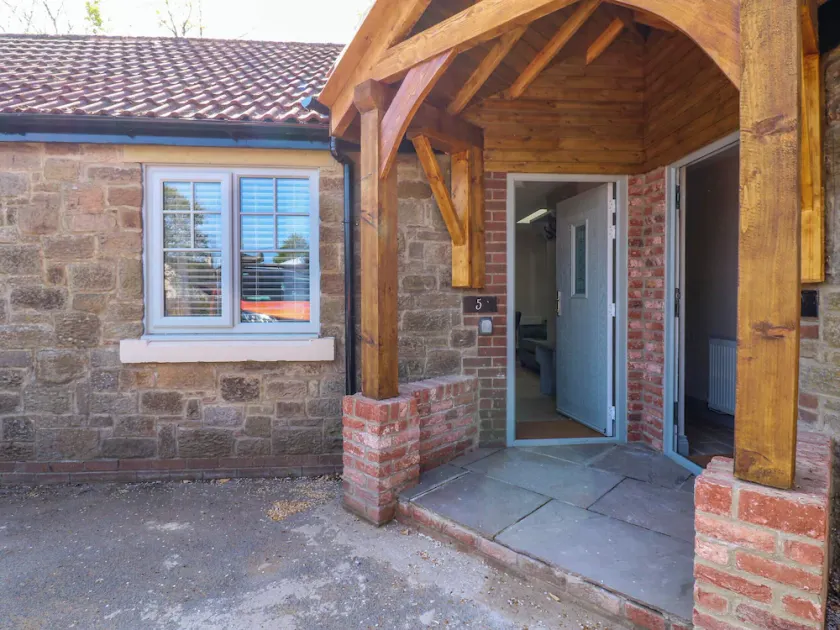Spacious Cottage Number 5 - Image 1