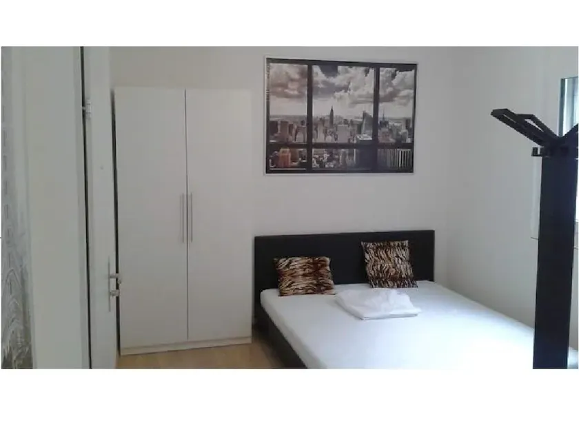 smart 1.5 room apartment in a quiet apartment building - Image 1