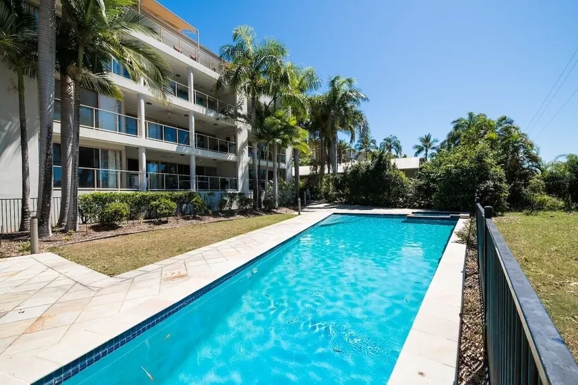 2-Bedroom Airlie Beach Retreat | Pool, Spa & Stunning Port of Airlie Views - Image 1