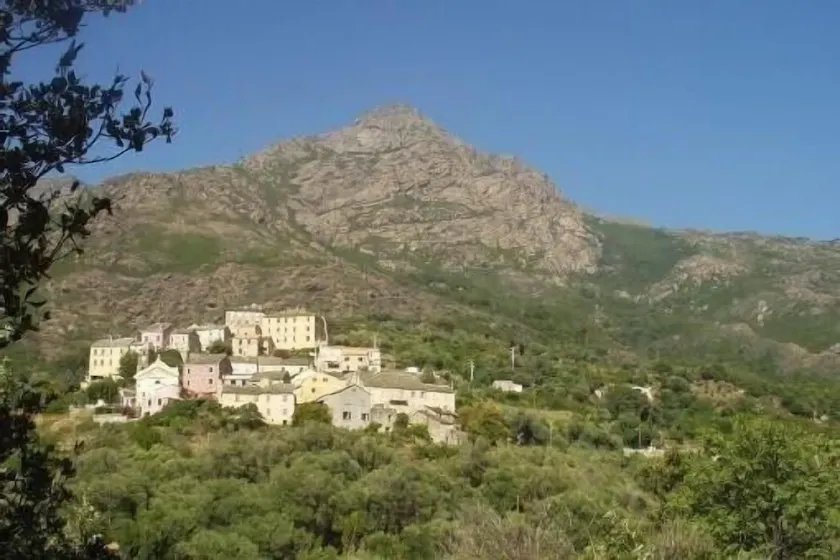 Apartment at Corsican Cap, in a village, 1 mile away from the sea - Image 1