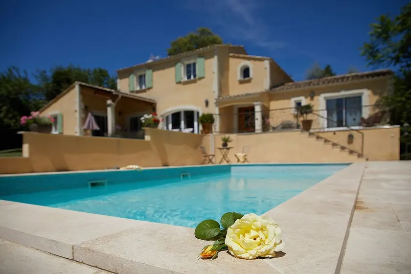 Walking distance to Uzes. Family friendly villa with pool, private surroundings. - Image 1