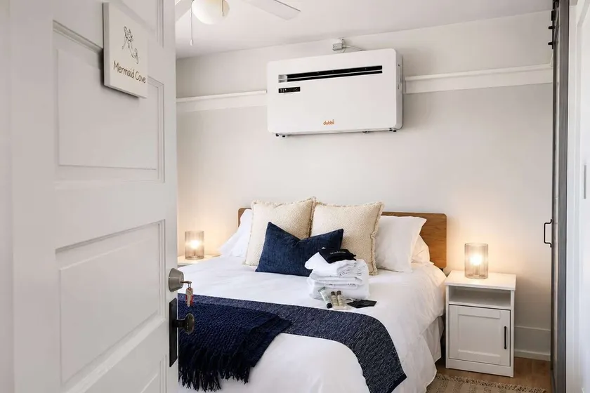 Mermaid Cove | Cozy Room with Ensuite | Sunset Views of Main St. | Sleeps 2 - Image 1