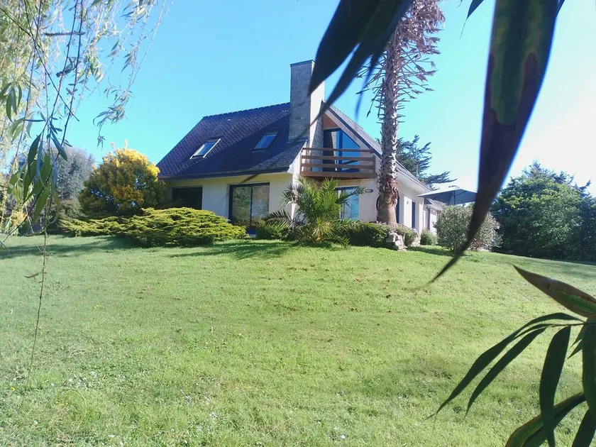 Charming seaside villa - Image 1