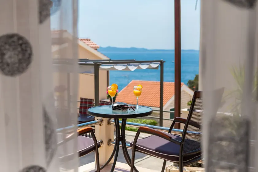 One bedroom apartment with terrace and sea view Cove Osibova, Brač (A-12062-a) - Image 1