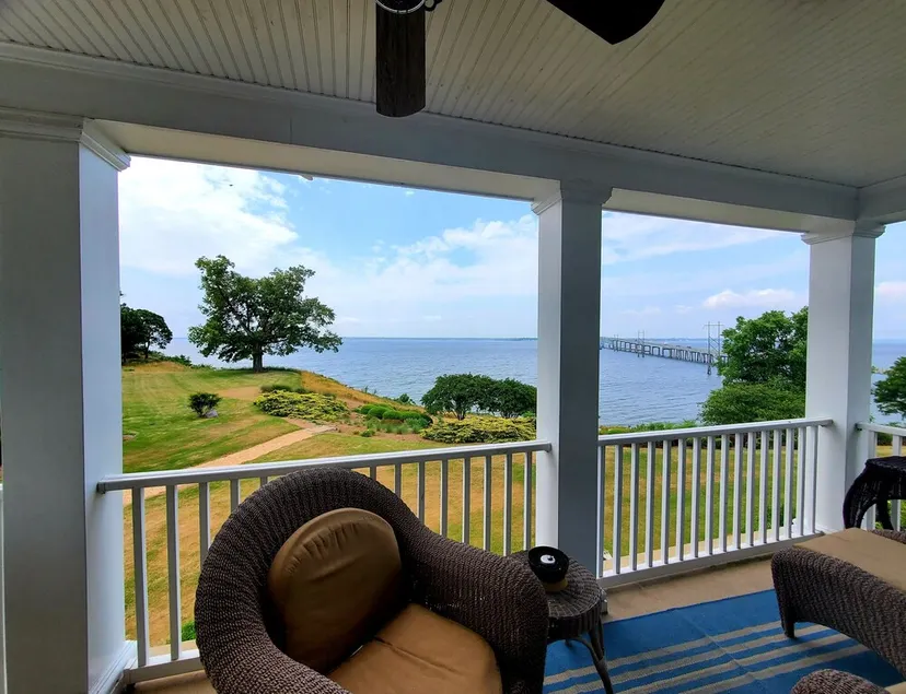 Rappahannock River 4 bdr 3 1/2 bath overlooking River w/pool open in season. - Image 1