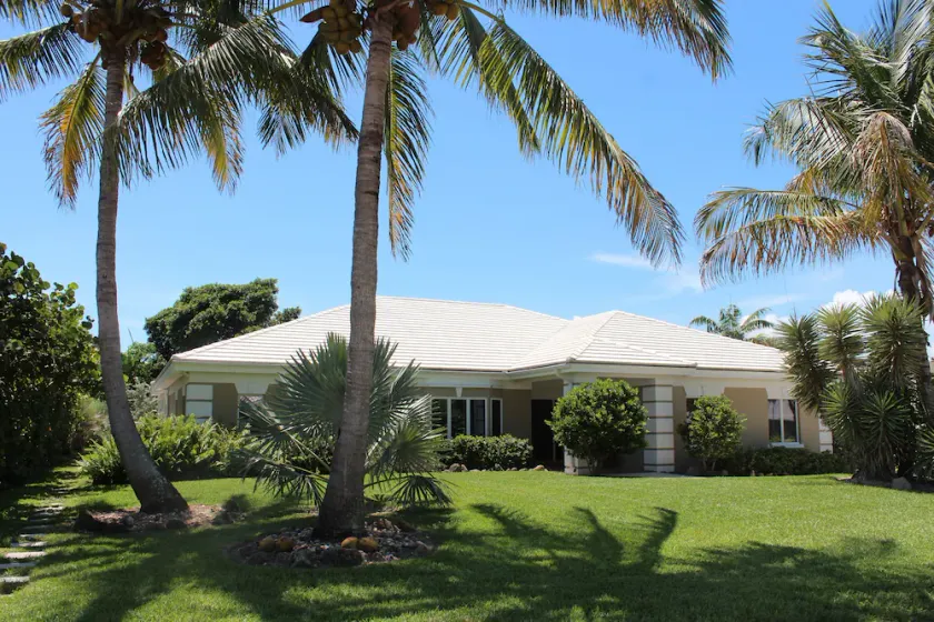 verobeachvilla Florida Coastal Contemporary Luxurious 4BR Pool SPA Vacation Rental Villa - Image 1