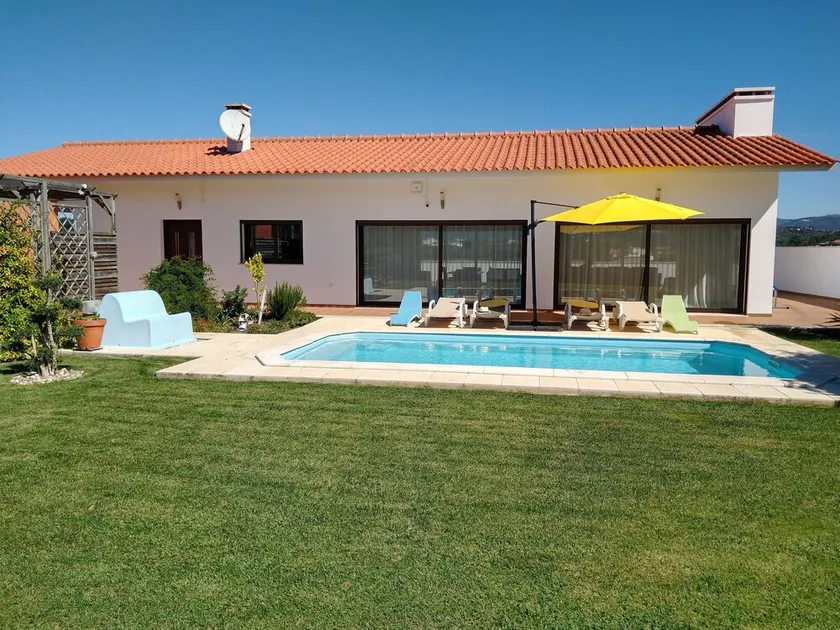 3 Schlafzimmer Villa mit Pool in ruhigem Dorf mit Blick auf die Landschaft - Image 1