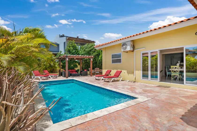 Private Pool! BBQ! 5 MIN TO BEACH! - Image 1