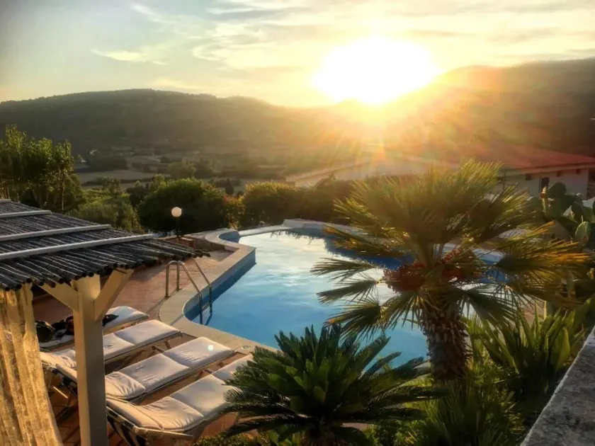 Private Pool villa with panoramic views split over 2 levels / Aircon / New Pool. - Image 1