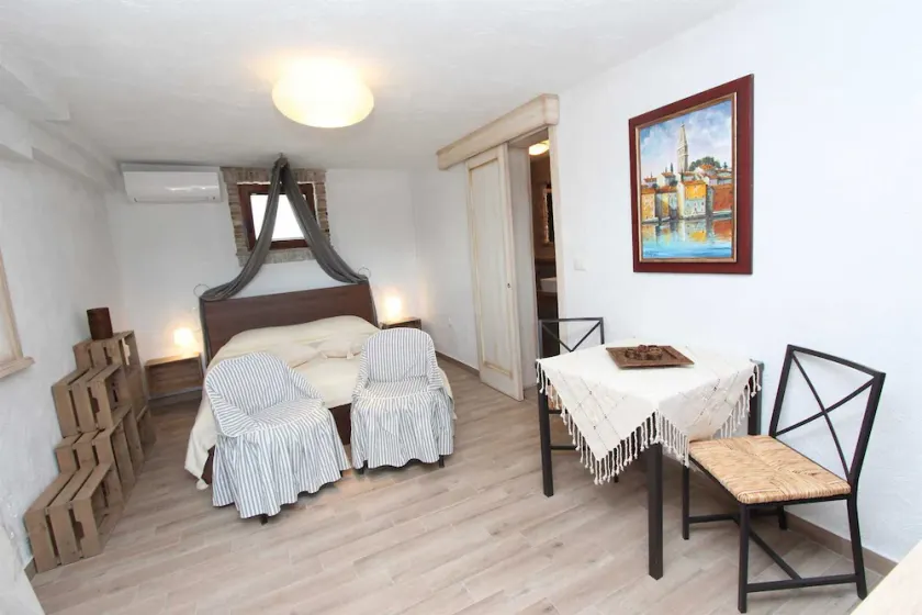 MIDEA 2 Studio with Terrace 3 - Image 1