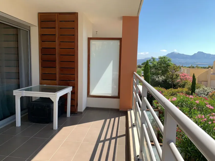 Super Standing and quiet apartment with terrace - Image 1