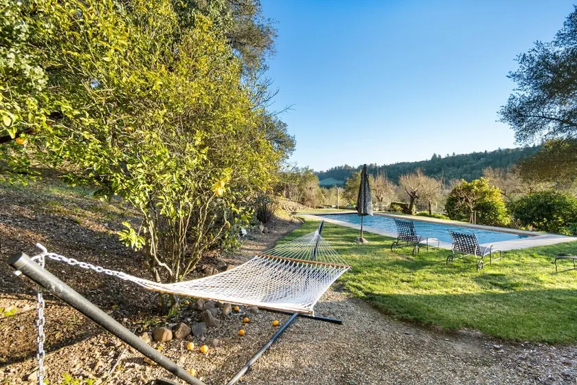 Relax & Gather: Healdsburg Farmhouse for 10 with Pool, Hot Tub & BBQ - Image 1