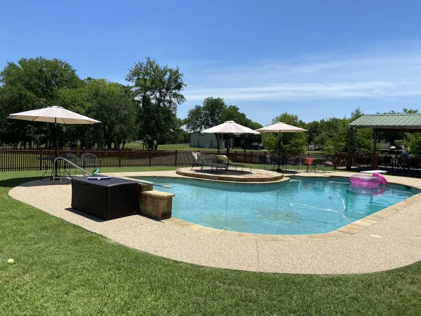 BOOK FOR THE WORLD CUP-5 Bed Farmhouse with Pool, Pond, 45 minutes from stadium - Image 1