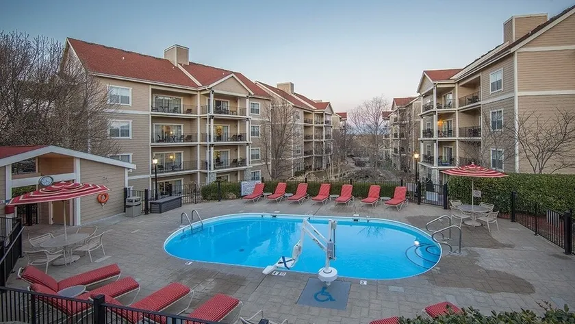 Entspannende 1-Zimmer-King-Suite im Wyndham Branson Meadows - Image 1