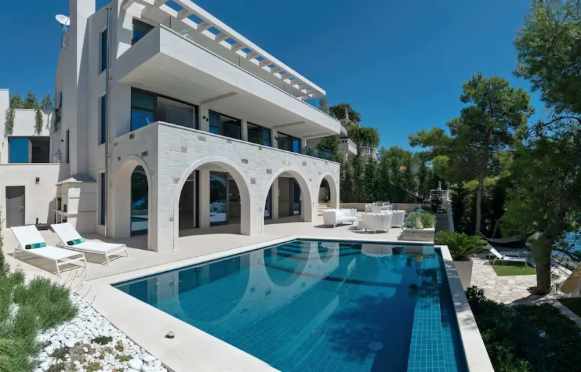 Luxusvilla Notturno mit Infinity Pool - Image 1