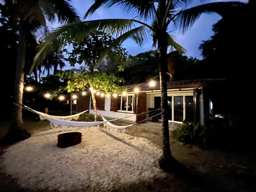4 BED/4BATH/SLEEPS 8 & FOOTSTEPS AWAY FROM BEACH - Image 1
