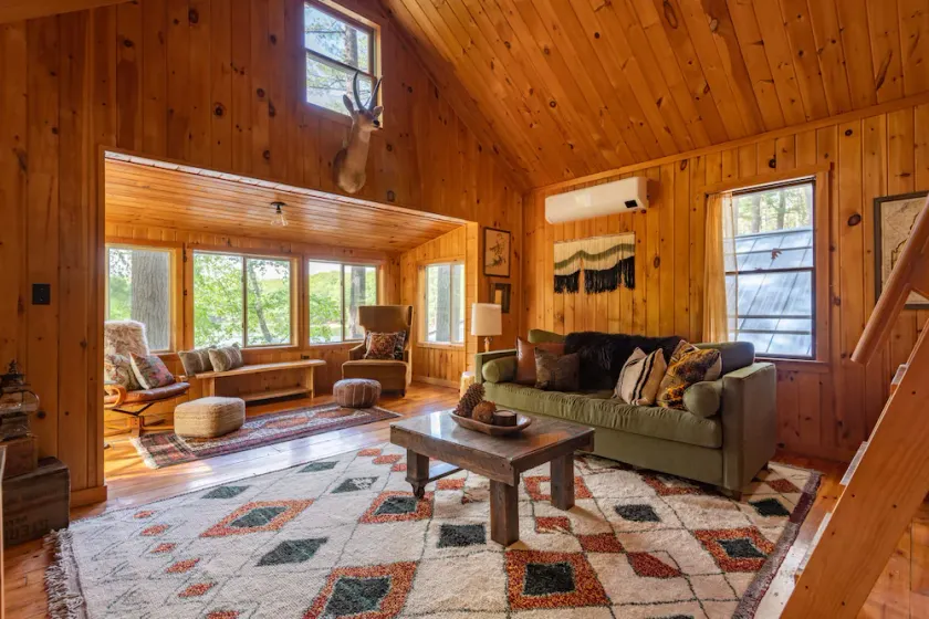 A Cozy Getaway - Waterfront, Fire Pit, Knotty Pine, Kayaks  - Image 1