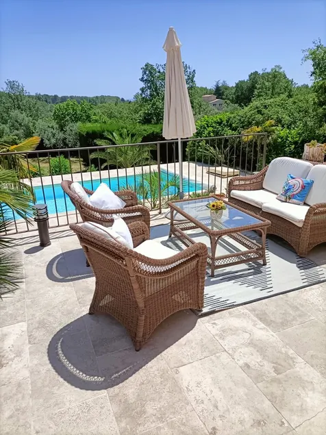 Magnificent Provencal villa amidst vineyards in absolute calm - Image 1