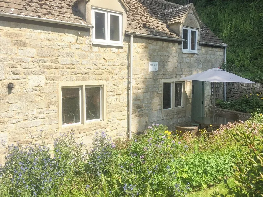 2 bedroom accommodation in Bussage, near Cirencester - Image 1