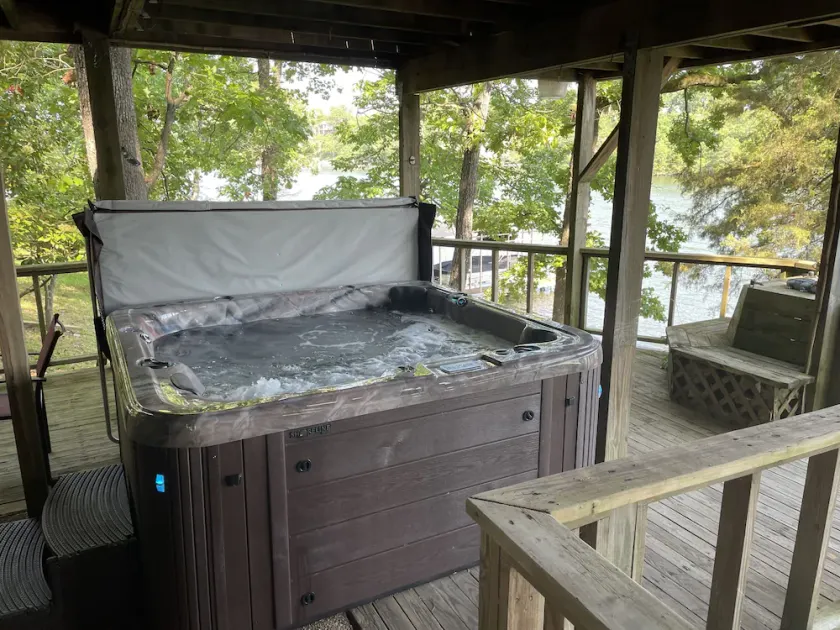 Lake Hamilton, Hot Springs National Park,<br>Lakehouse, Boathouse, Decks, Sleeps 10 - Image 1