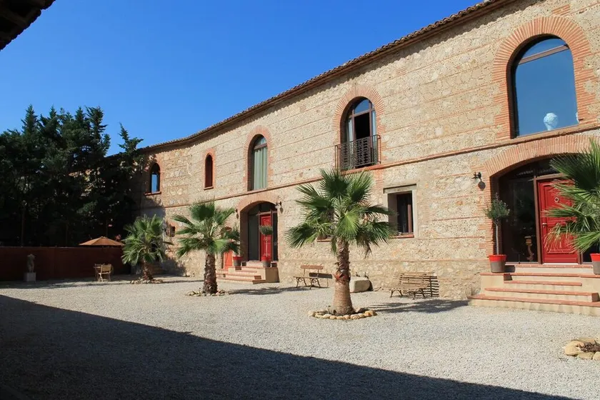 Aspres – Spacious Cottage in a Catalan Farmhouse Between the Sea and Mountains - Image 1