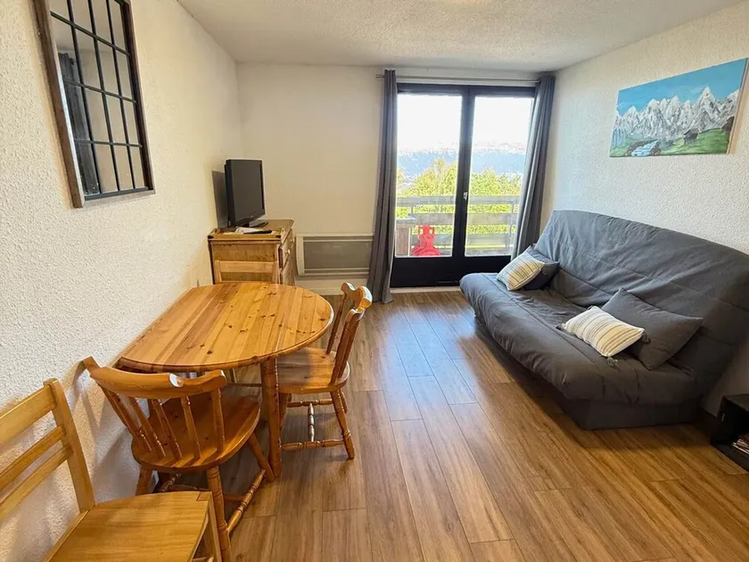 Cozy 2-room apartment at the foot of the slopes with balcony - Image 1