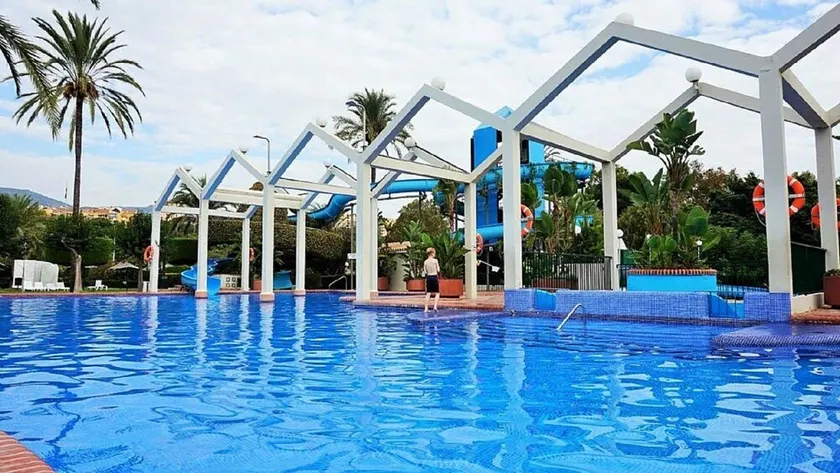 Wunderschöne Wohnung in erster Strandlinie mit Swimmingpools - Image 1