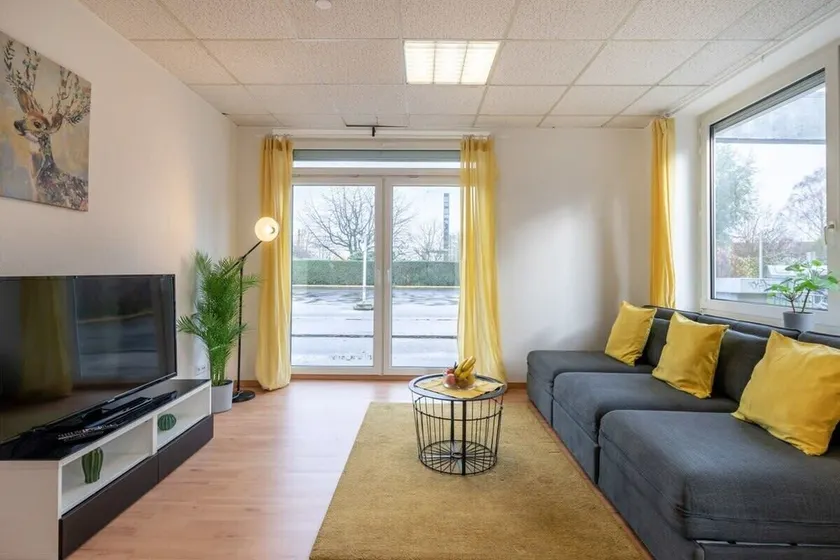 Beautiful 2 Bedroom Apartment incl Parking - Image 1