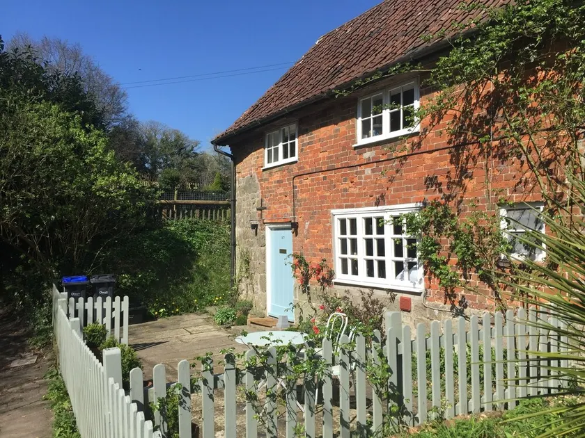 Beautiful rural cottage on Dorset/Wiltshire border - Image 1