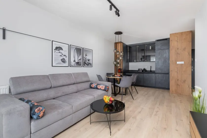 Stylish Apartment with a View | Spa and Parking - Image 1