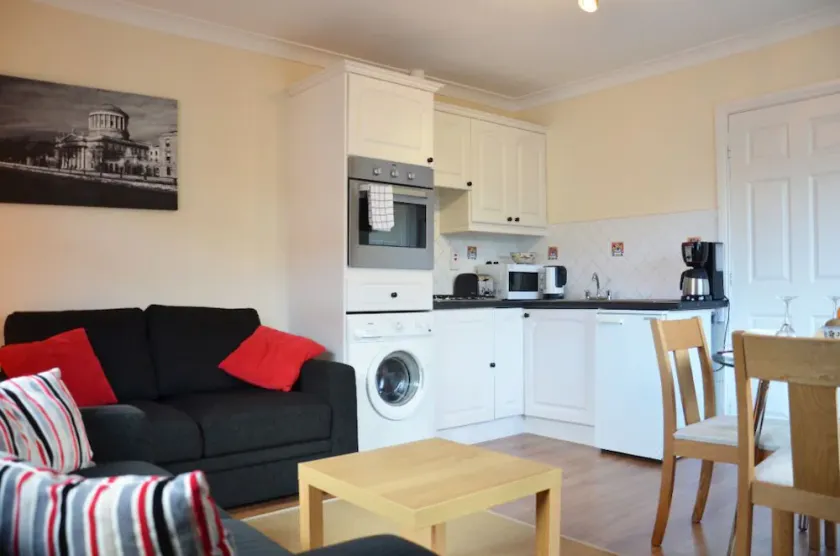 Ardree House, Garden Mews Apt. Kun 3 min gang til centrum. - Image 1