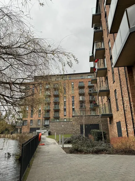 DARTFORD LUXURY 2 BED APARTMENT - Image 1