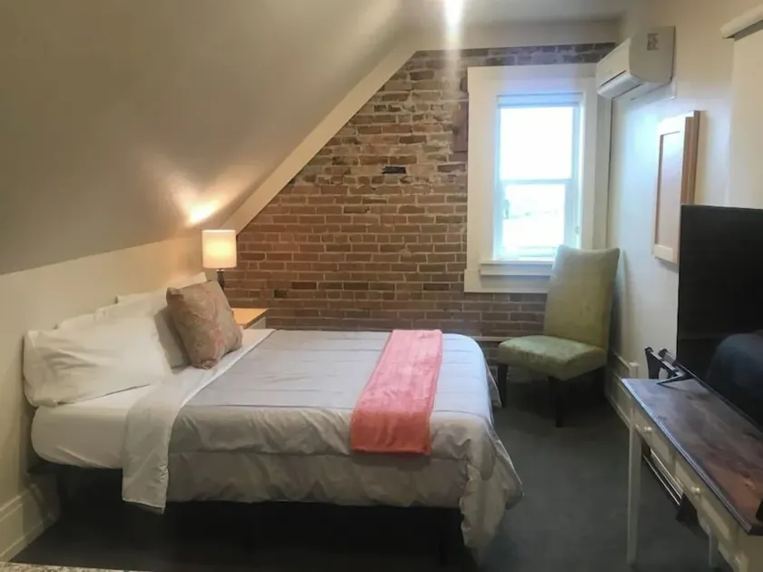 The \"Crash Pad\" Studio Apartment in Downtown Provo - Image 1