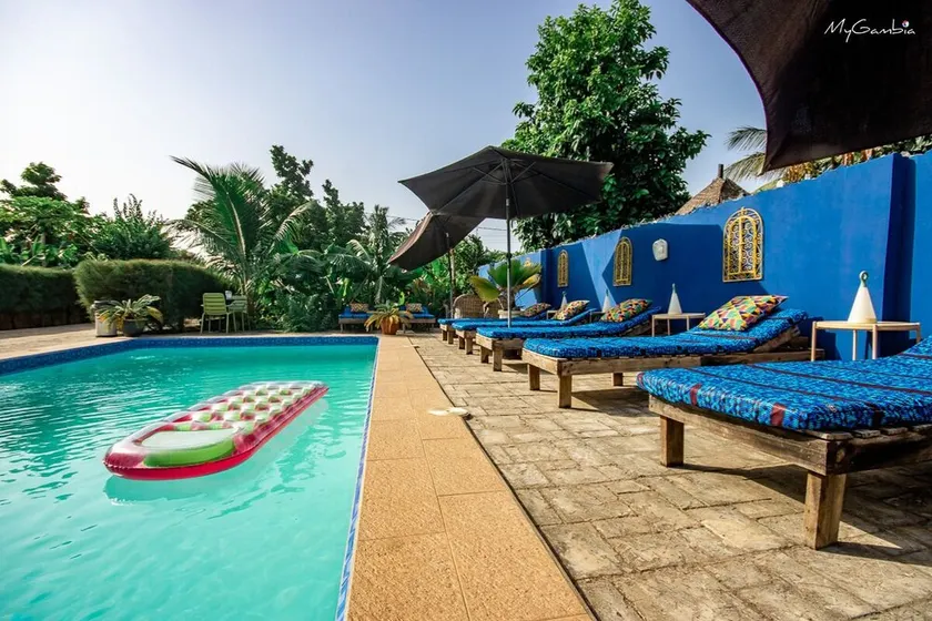 Modern Well run Apartments with pool, walking distance to the beach - Image 1