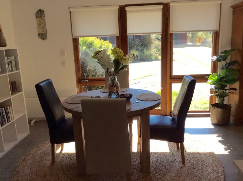 Studio Rouge in heart of old Bowral only minutes walk to shops and restaurants - Image 1