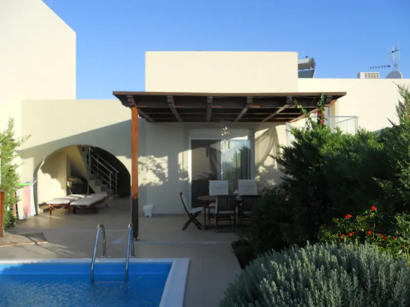 Lovely villa with private pool in Haraki - Image 1