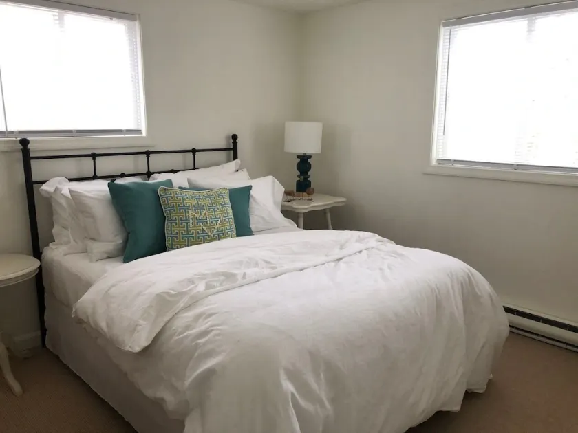 Bright, fresh Edgartown saltbox - Image 1