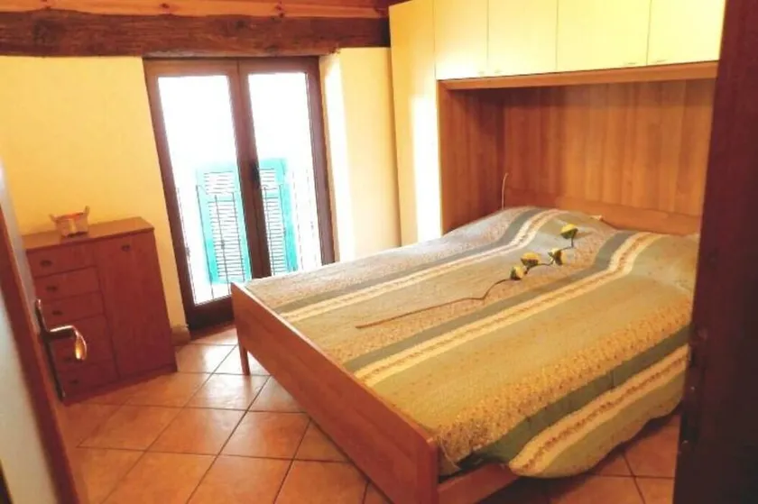 Welcoming and graceful three-room apartment - Image 1