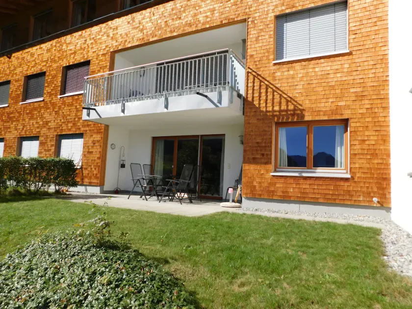 Apartment with garden - Image 1