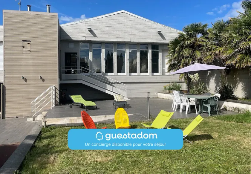 Jolie maison avec piscine intérieure et sauna - Image 1