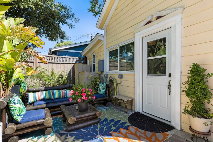 SJ Downtown Private Guess House with Gated Parking Room7 - Image 1