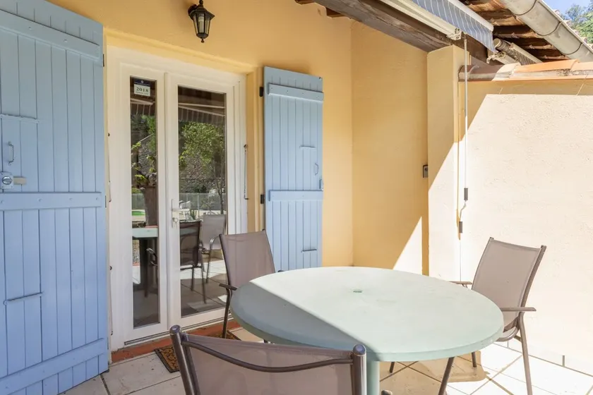 Holiday Home 5 with Mountain View and Shared Pool - Image 1