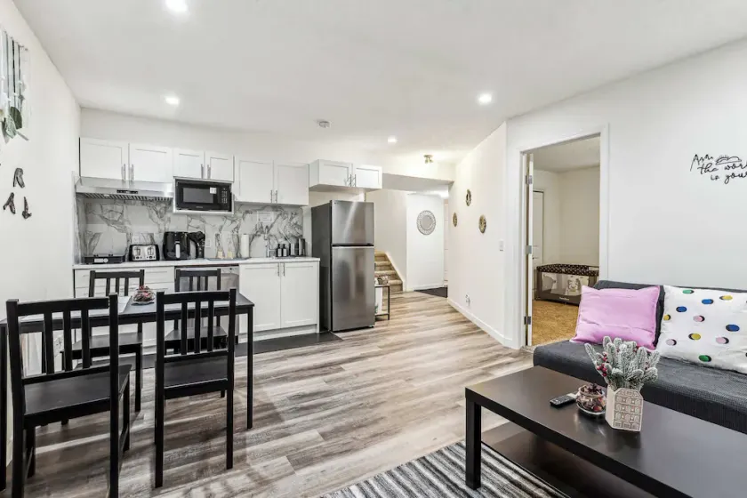 Basement Suite in Calgary - Short Drive to Banff - Image 1