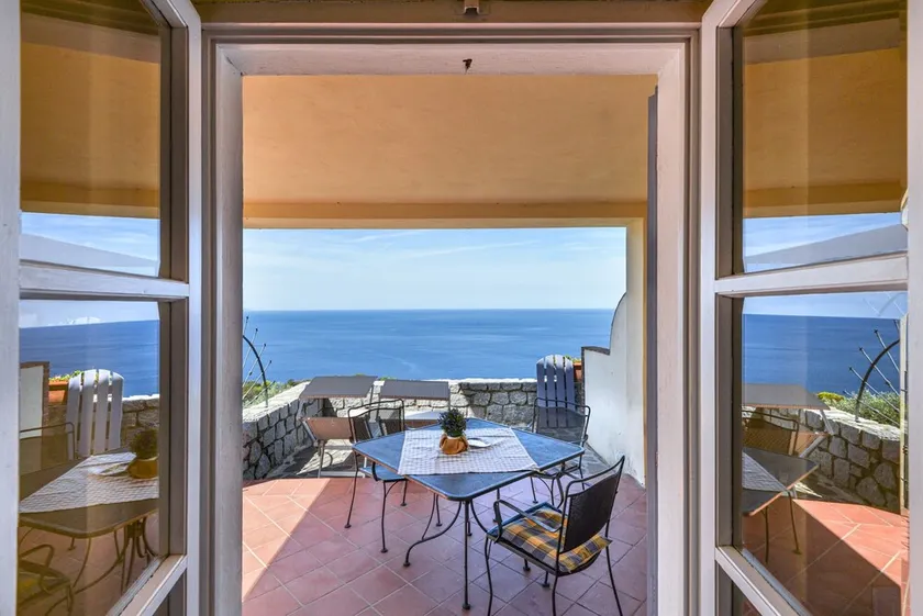 Apartment \"Mare e Natura\" with Sea View, Private Terraces & Wi-Fi - Image 1