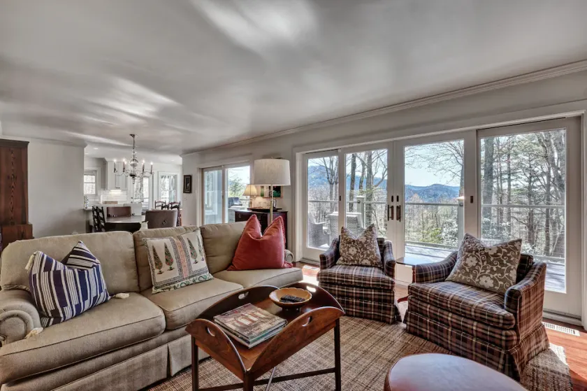 Charming Cashiers Cottage with View of Chimney Rock Adjoining High Hampton - Image 1