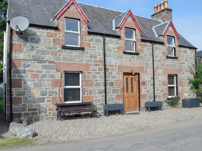 3 bedroom accommodation in Drumnadrochit, near Inverness - Image 1