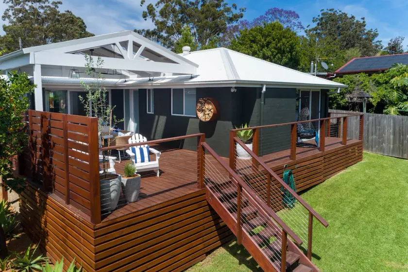 Queenberry Cottage - Jacuzzi, Village Location & 10 Mins To Beach - Image 1