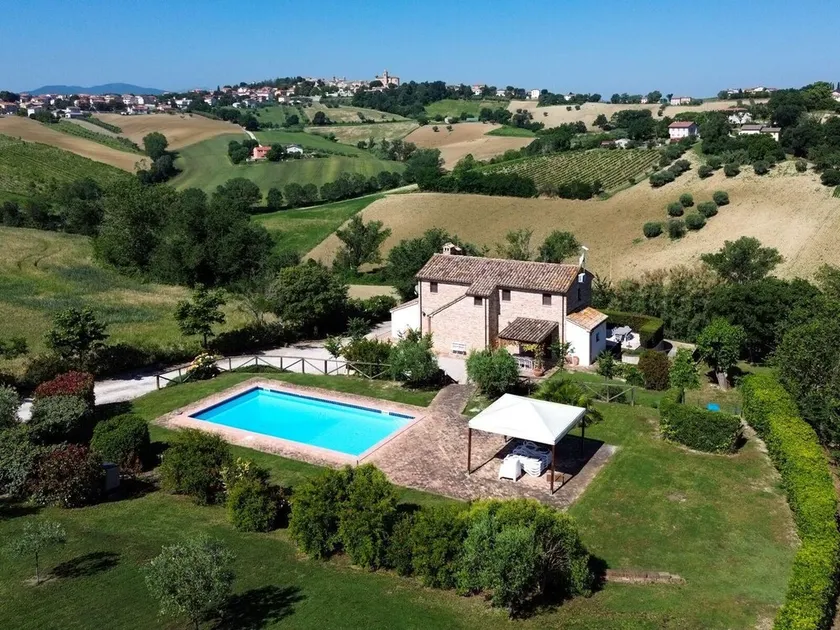 Restored 4/5 bedroom farmhouse with pool ,super fast WiFi contemporary interior - Image 1